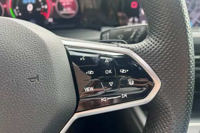 Volkswagen Golf (2021) thumbnail 6