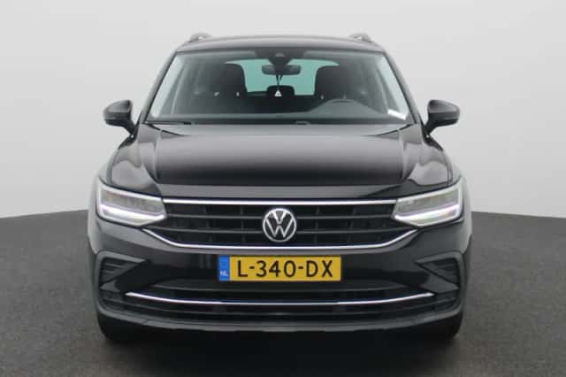 Volkswagen Tiguan (2021) thumbnail 3