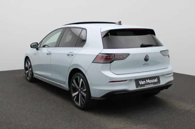Volkswagen Golf (2025) thumbnail 2