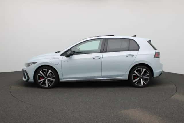 Volkswagen Golf (2025) thumbnail 4