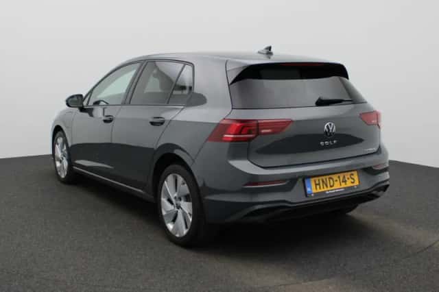 Volkswagen Golf (2025) thumbnail 2