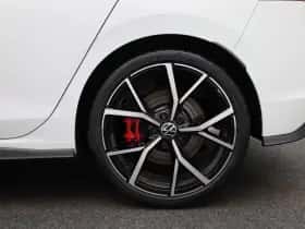 Volkswagen Golf (2023) thumbnail 13