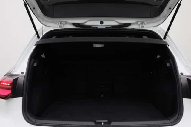 Volkswagen Golf (2023) thumbnail 14