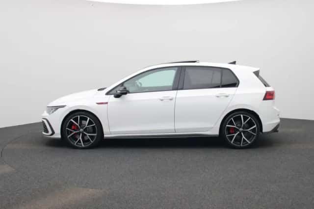 Volkswagen Golf (2023) thumbnail 4