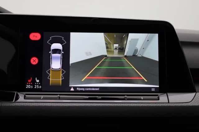 Volkswagen Golf (2023) thumbnail 35