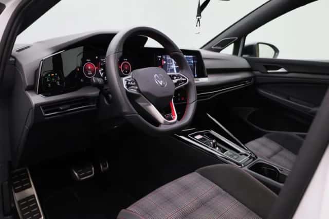 Volkswagen Golf (2023) thumbnail 37