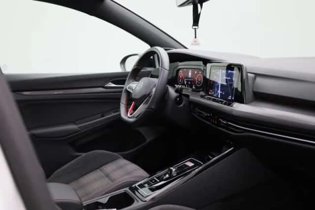 Volkswagen Golf (2023) thumbnail 38
