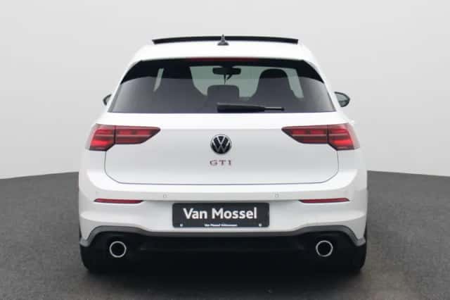 Volkswagen Golf (2023) thumbnail 5
