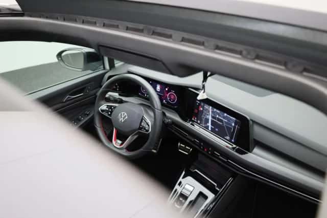 Volkswagen Golf (2023) thumbnail 41