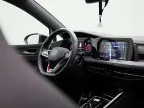 Volkswagen Golf (2023) thumbnail 42