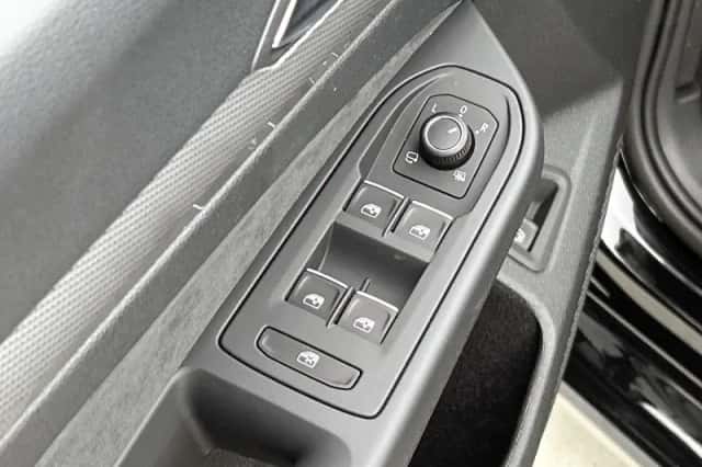 Volkswagen Golf (2026) thumbnail 36
