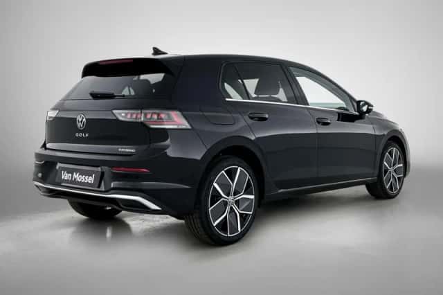 Volkswagen Golf (2026) thumbnail 4