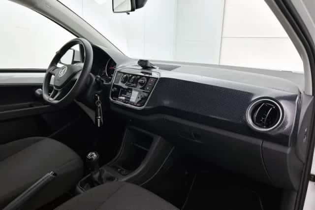 Volkswagen Up! (2021) thumbnail 6