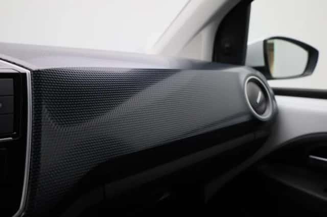 Volkswagen Up! (2021) thumbnail 19