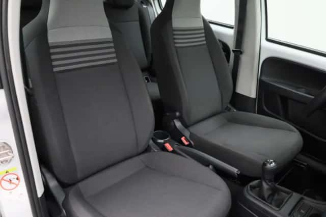 Volkswagen Up! (2021) thumbnail 25