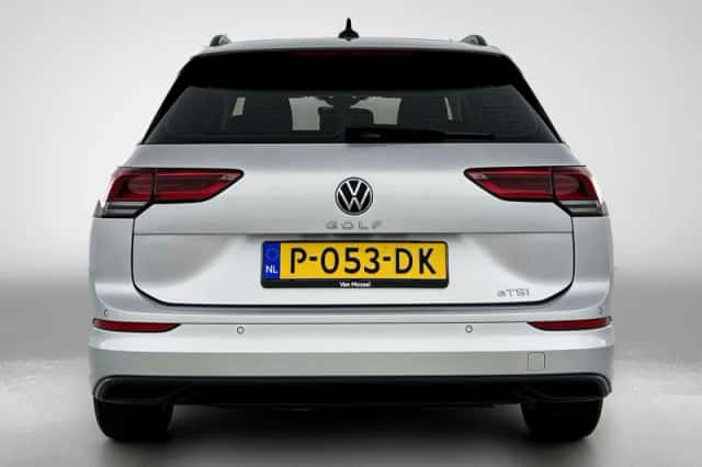 Volkswagen Golf (2021) thumbnail 3