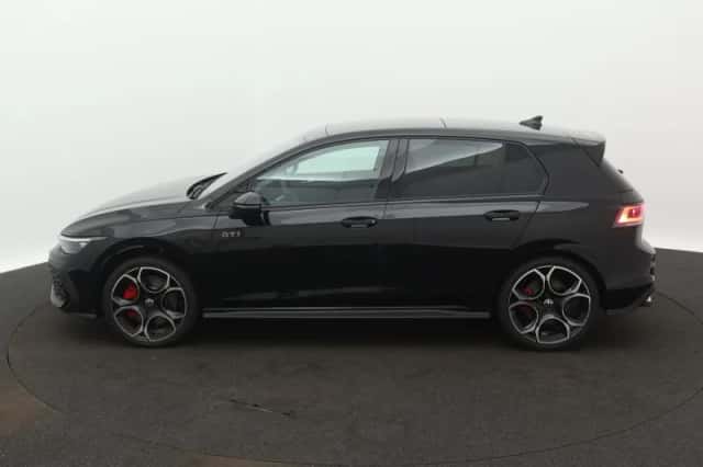 Volkswagen Golf (2025) thumbnail 2