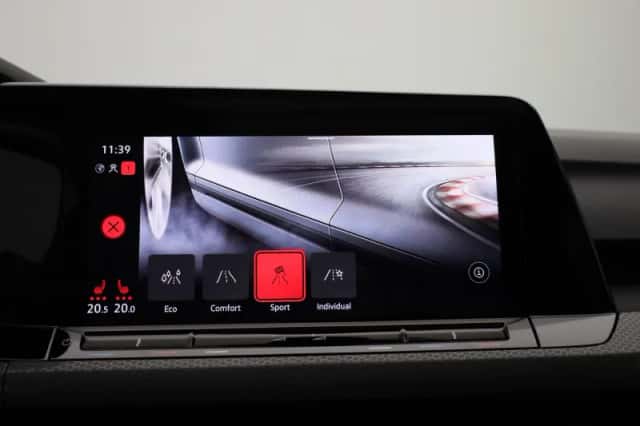 Volkswagen Golf (2022) thumbnail 31
