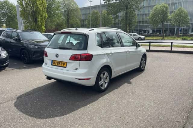 Volkswagen Golf (2014) thumbnail 3