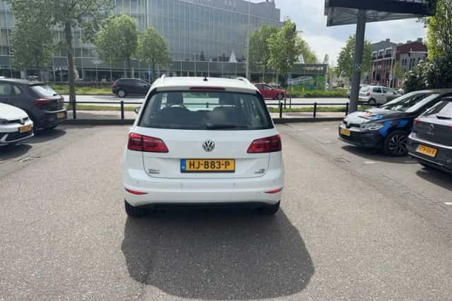 Volkswagen Golf (2014) thumbnail 4