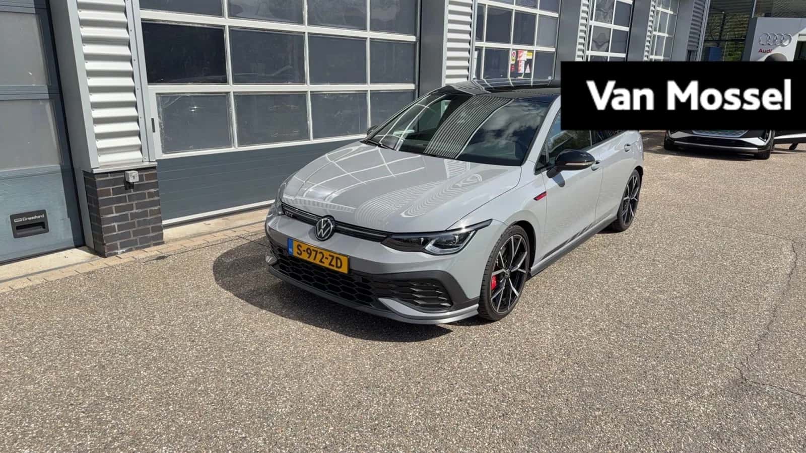 Volkswagen Golf (2022) — foto 1
