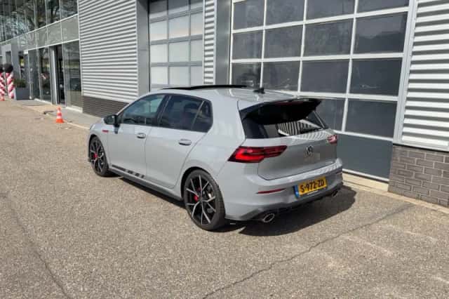 Volkswagen Golf (2022) thumbnail 2