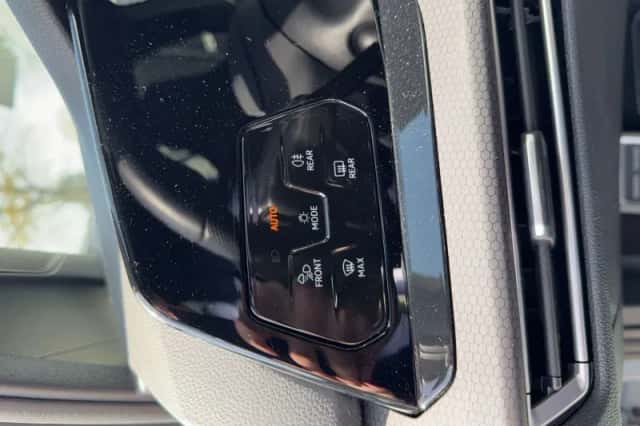 Volkswagen Golf (2022) thumbnail 22