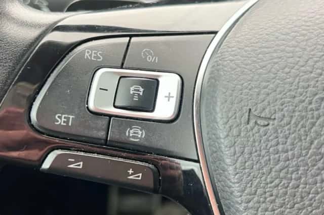 Volkswagen Tiguan (2019) thumbnail 17