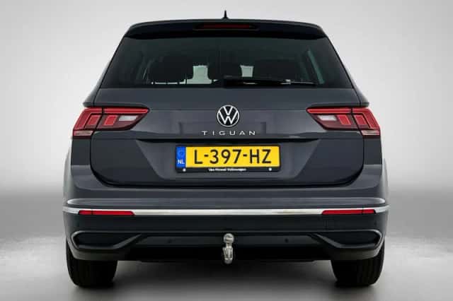 Volkswagen Tiguan (2021) thumbnail 3