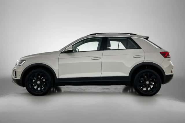 Volkswagen T-Roc (2023) thumbnail 2
