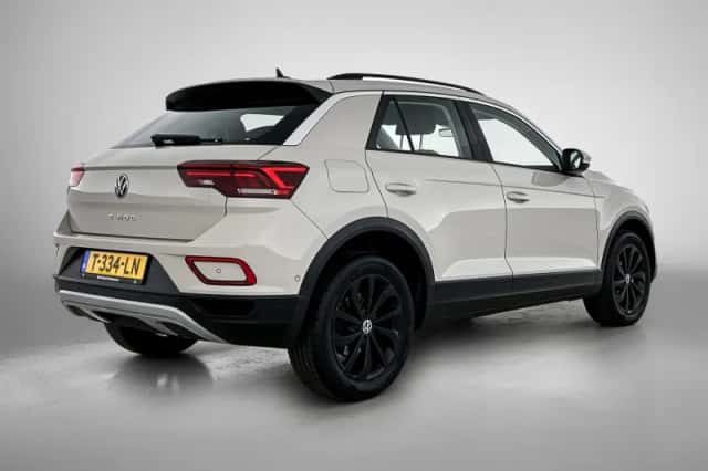 Volkswagen T-Roc (2023) thumbnail 4