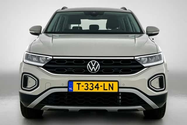 Volkswagen T-Roc (2023) thumbnail 5