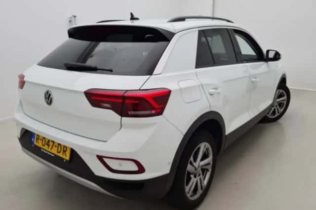 Volkswagen T-Roc (2022) thumbnail 2
