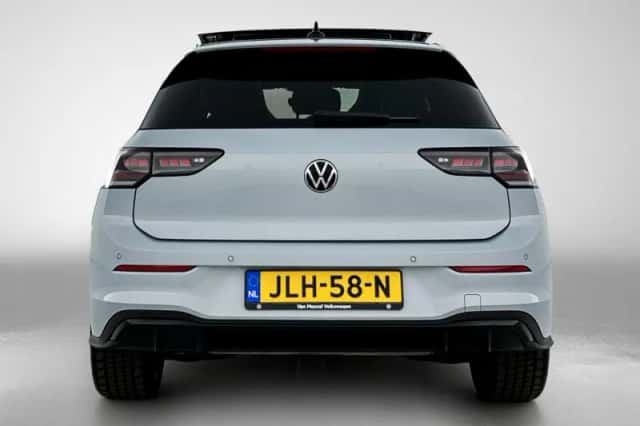 Volkswagen Golf (2025) thumbnail 3