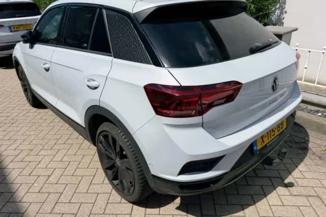 Volkswagen T-Roc (2021) thumbnail 2