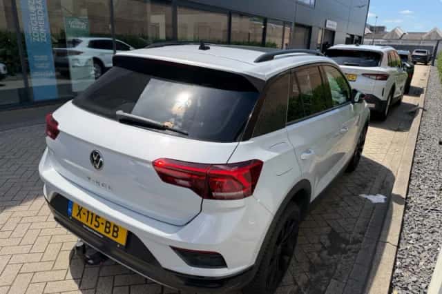 Volkswagen T-Roc (2021) thumbnail 3
