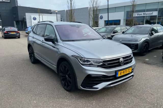 Volkswagen Tiguan (2022) thumbnail 3