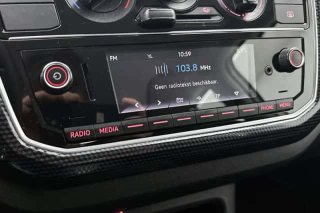 Volkswagen Up! (2021) thumbnail 6