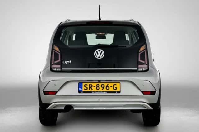 Volkswagen Up! (2018) thumbnail 3