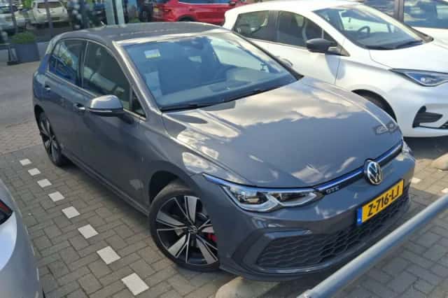 Volkswagen Golf (2022) thumbnail 2