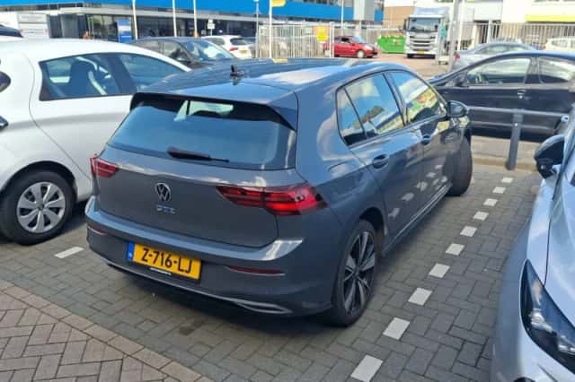 Volkswagen Golf (2022) thumbnail 3