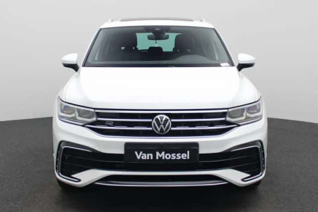 Volkswagen Tiguan (2021) thumbnail 3