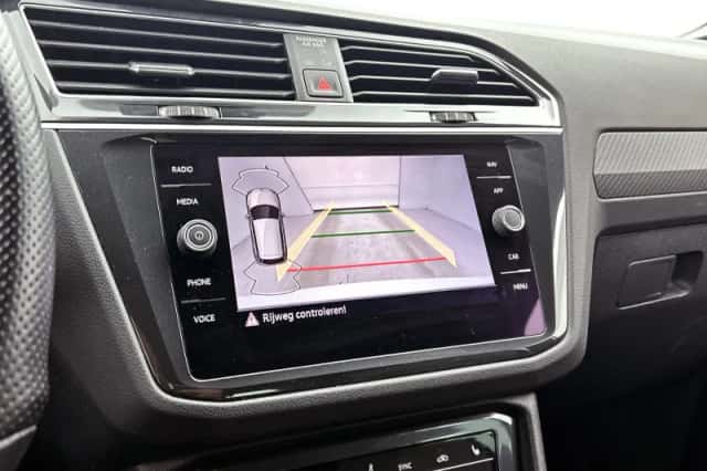 Volkswagen Tiguan (2021) thumbnail 18