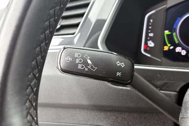 Volkswagen Tiguan (2021) thumbnail 10