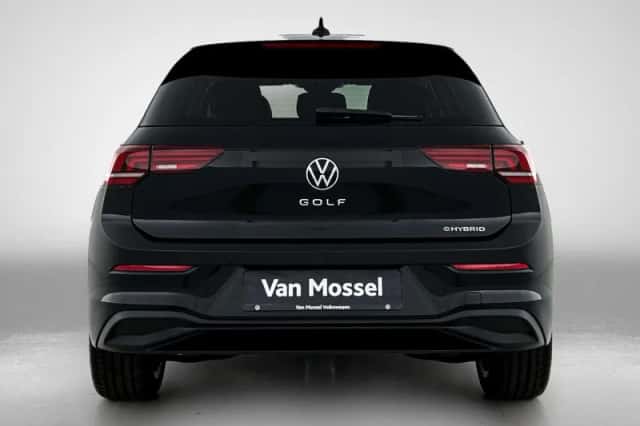 Volkswagen Golf (2025) thumbnail 3