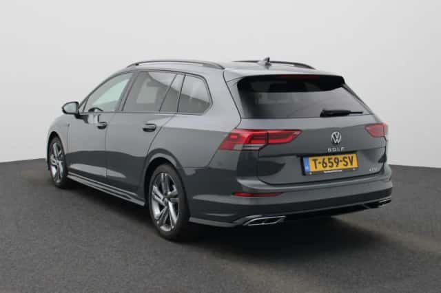 Volkswagen Golf (2023) thumbnail 2