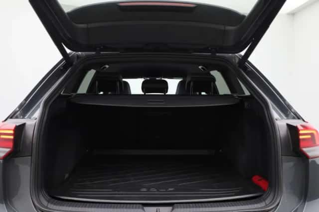 Volkswagen Golf (2023) thumbnail 14