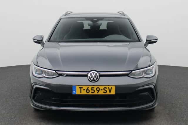 Volkswagen Golf (2023) thumbnail 3
