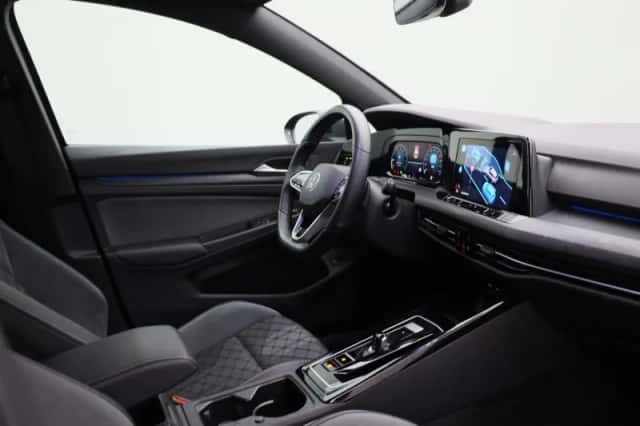 Volkswagen Golf (2023) thumbnail 32