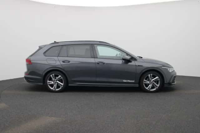 Volkswagen Golf (2023) thumbnail 6